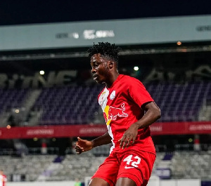Daniel Owusu in action for Red Bull Salzburg in UEFA Youth League