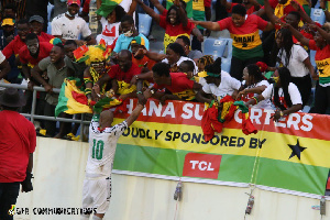 Dede Ayew celebrates his goal with the fans