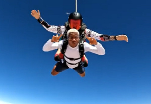 Singer KiDi captured skydiving