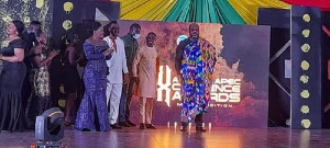 Dr. Matthew Opoku Prempeh being  honoured as the ‘Educational Icon of Ashanti’