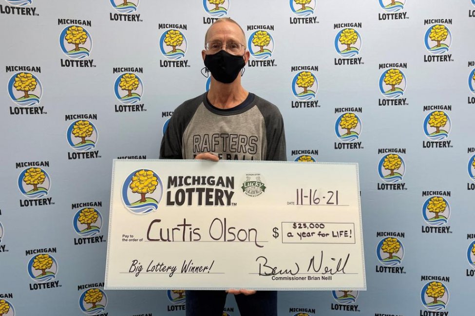 Man wins $25,000 a year for life after using same lotto numbers for 4 years