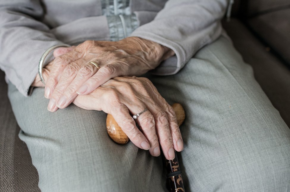 Support of friends, relatives can help older adults avoid nursing homes, study finds