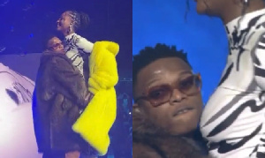 Wizkid tried lifting Tems up during their performance