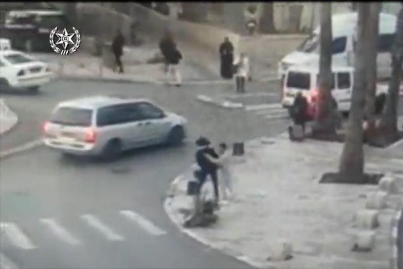 Israeli police shoot Palestinian man who stabbed Israeli man