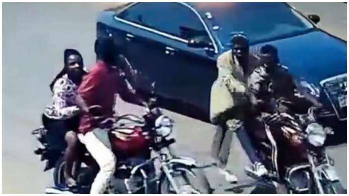 Lady hand bag snatched by motorbike