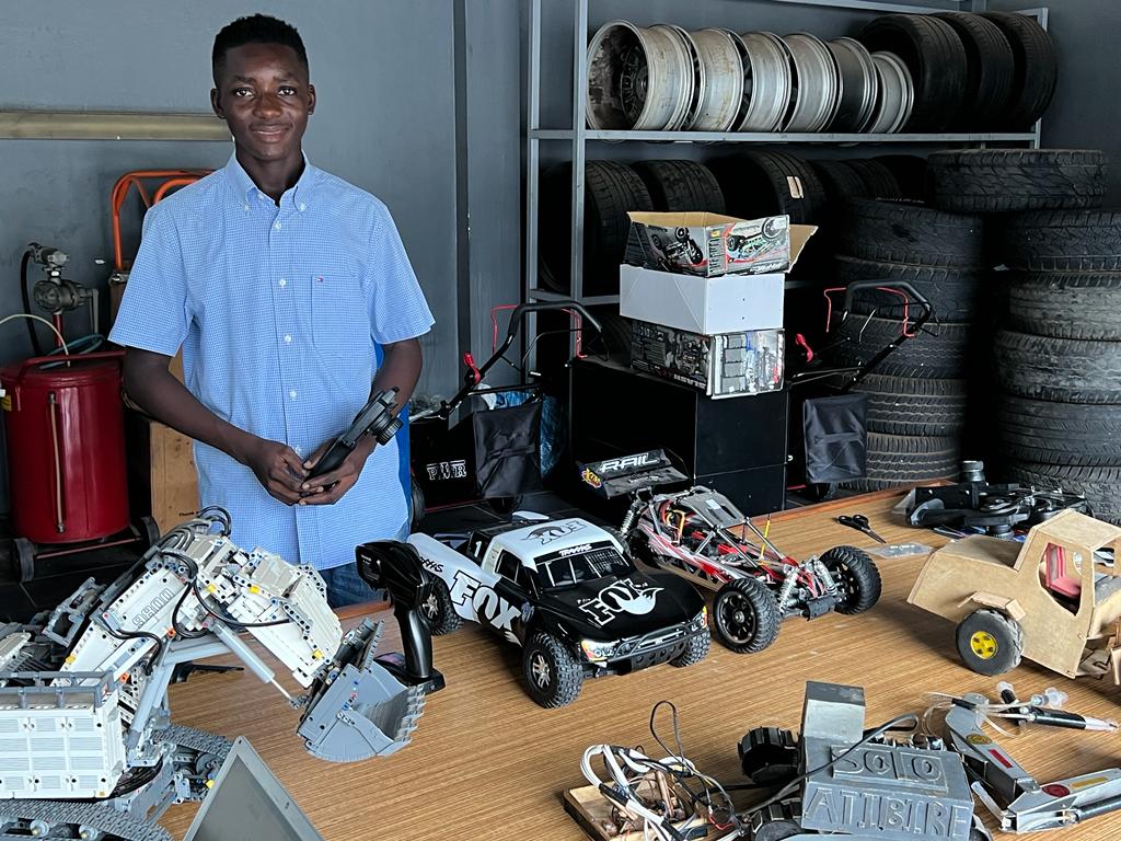 Ibrahim Mahama pledges to support young Ghanaian inventor