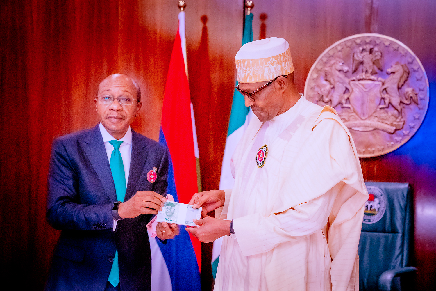 Nigeria's government unveils new Naira notes 