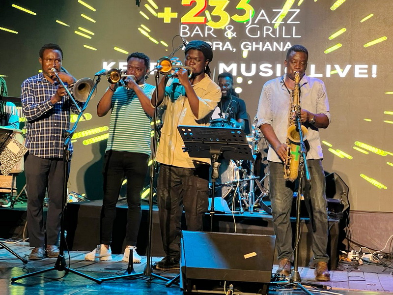 Electric Band brings on feel-good vibes at +233