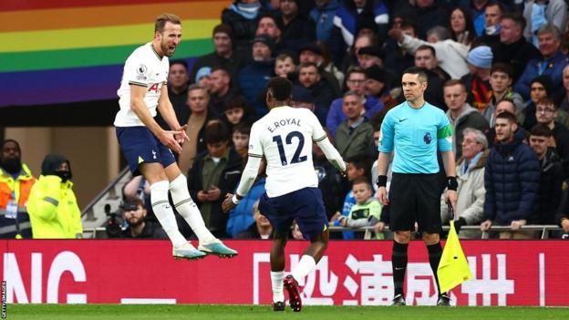 Harry Kane celebrates scoring for Tottenham against Manchester City