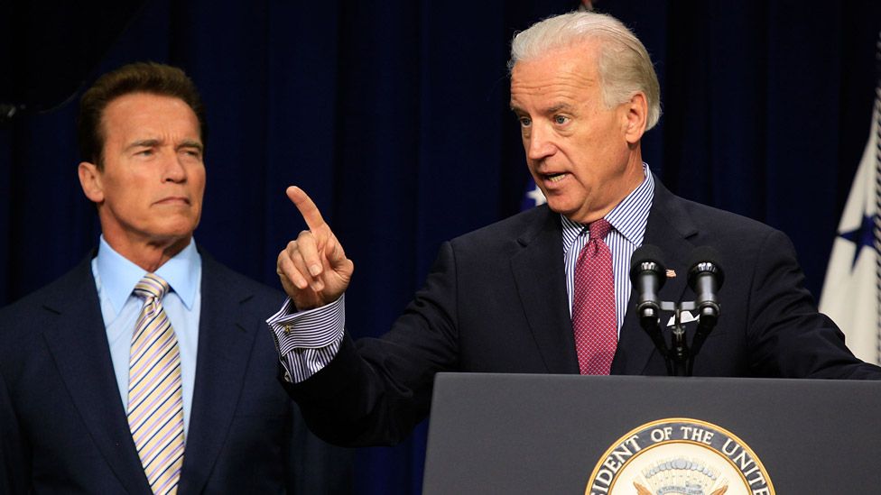 Vice President Joseph Biden (R) speaks while flanked by Governor Arnold Schwarzenegger (R-CA) (L) during an event in the Eisenhower Executive Office Building on October 30, 2009 in Washington, DC