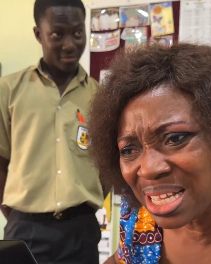 This Woman is So Dramatic, they Should Enrol her In Acting – Ghanaians React as Video of Swesco Headmistress Calling Heroic Student’s Mom Goes Viral