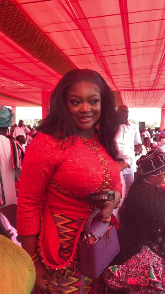 Campaign They Won’t Come But Enjoyment Dier They’ll Come – Netizens Drag Jackie Appiah After Popping Up At Mahama’s Inauguration