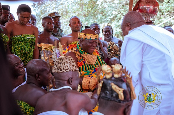 John Mahama seeks Otumfuo’s counsel on Ghana’s economic recovery efforts
