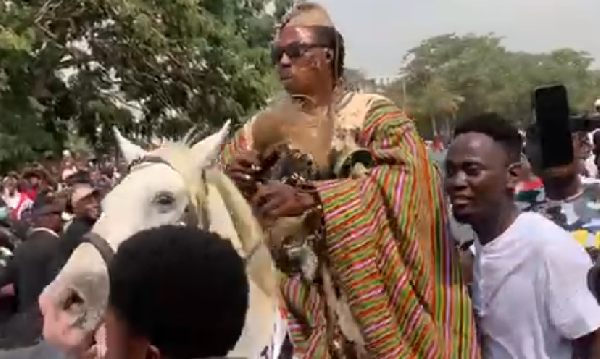 Kwaku Bonsam turns heads with live pigeons, doves tied to his outfit at Mahama’s inauguration