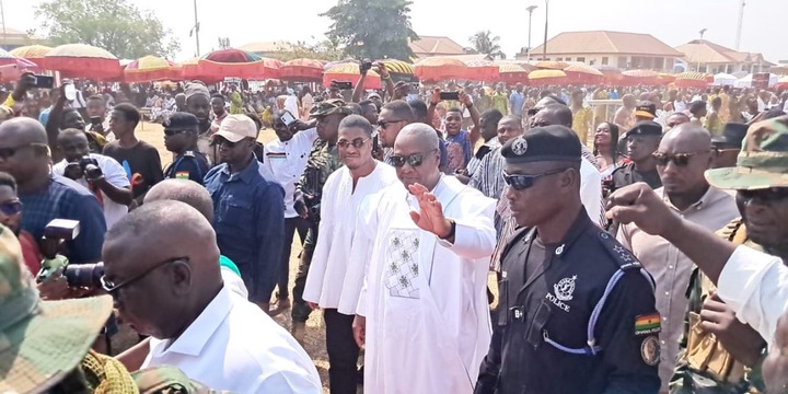Help me solve economic challenges – Mahama to Asantehene