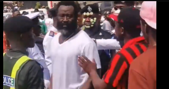 Ghanaians react to scuffle between Police and Mba