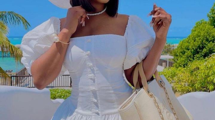 Well-Tailored Buttoned Gown Dress Ladies during Daytime or to Church