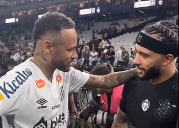 Watch Depay and Neymar swap boots after Corinthians-Santos game in Brazil