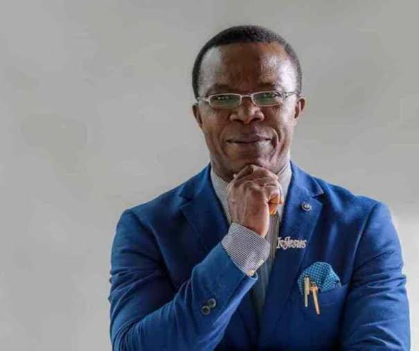 A man must have at least a 2 or 3-bedroom apartment and tell you how much he earns monthly before marriage – Billionaire businessman Cosmas Maduka tells women that money is important in marriage (video)
