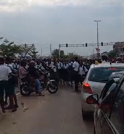 Odorgonor SHS students protest malfunctioning street lights