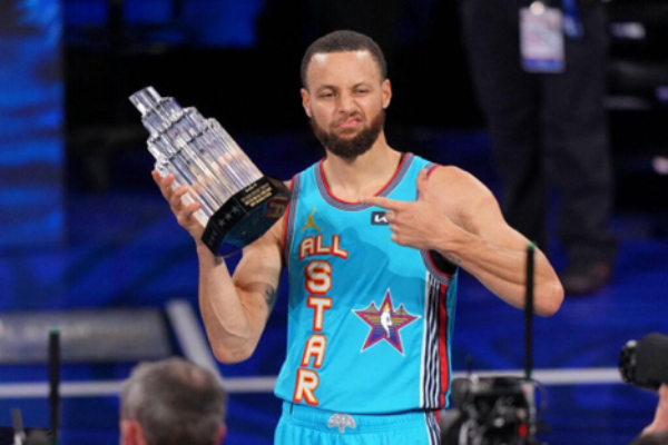 Steph Curry Shines in All- Star Victory
