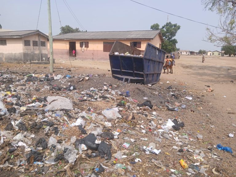 Teachers threaten to abandon school over waste bin location in Sege