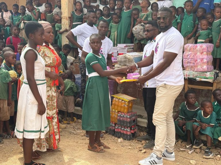 Adigasa Foundation donates to schools in Navrongo