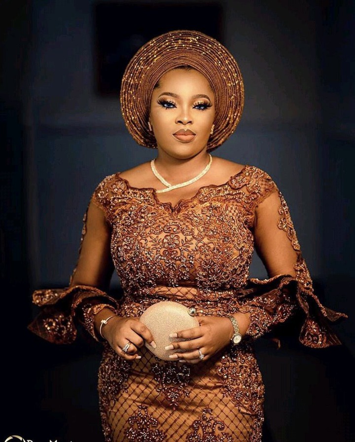 Dazzling Chocolate Lace Aso-ebi Styles Classy Ladies Can Rock To Their Next Owambe.