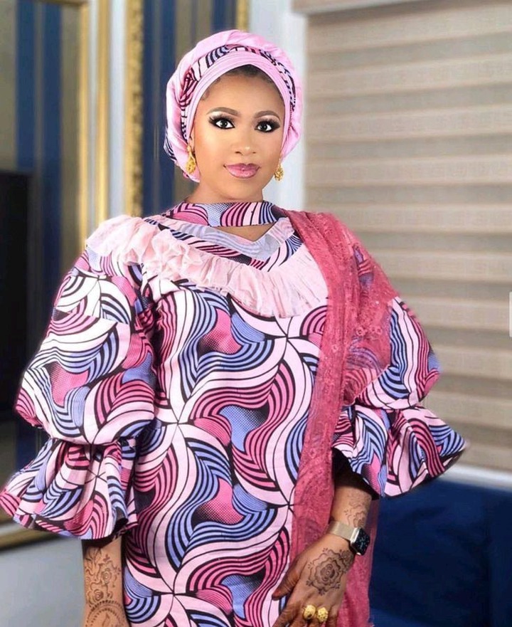 High- Neck Kaftan Gowns For Fashionable Mothers