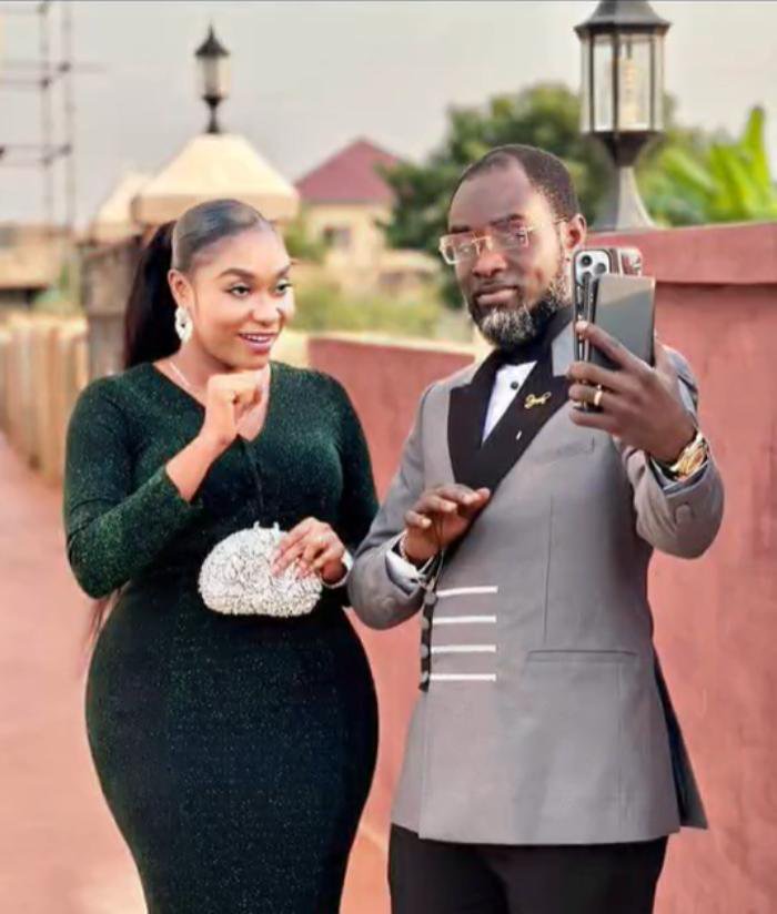 Married Men Only Praise their Wife When They Get Caught – Netizens React to Video of Ogyaba Hailing His Wife in Church