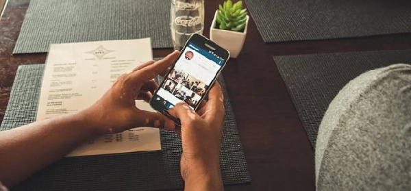 Repairing and refurbishing mobile devices can reduce e-waste