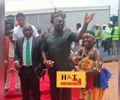 Jim Iyke instructs his PA to give 2 female dancers GHC50 [Video]