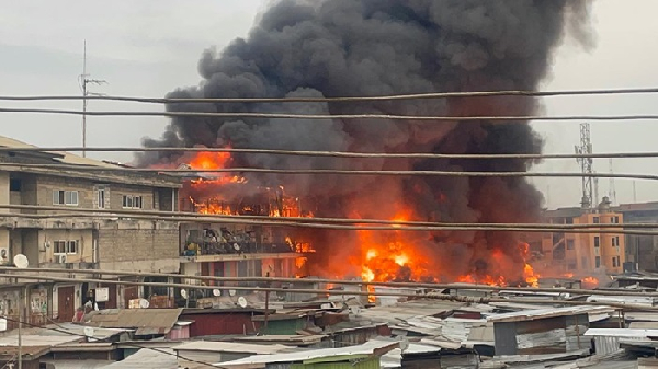 BREAKING:Wild fire razes down shops in Kumasi