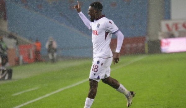 Ghanaian forward Caleb Ekuban sets up a goal for Genoa in 1-1 draw against Cagliari