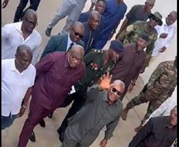 3y3 Zu! – Watch how football fans welcomed President Mahama during visit to Black Stars