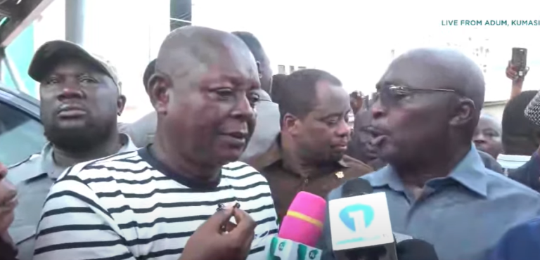 Bawumia donates GH¢200K, 1000 bags of Cement to Adum fire victims