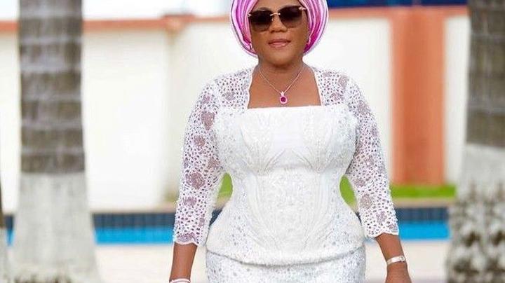 White Skirt and Blouse Styles for Women