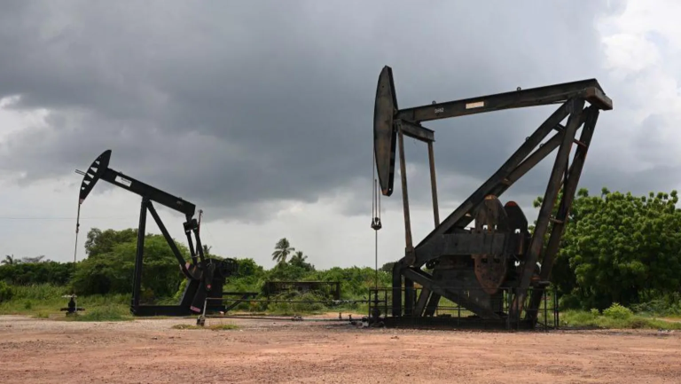 Trump threatens tariffs on buyers of Venezuelan oil
