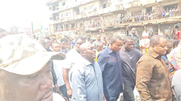 Former Vice President visits Adum Blue Light fire disaster scene