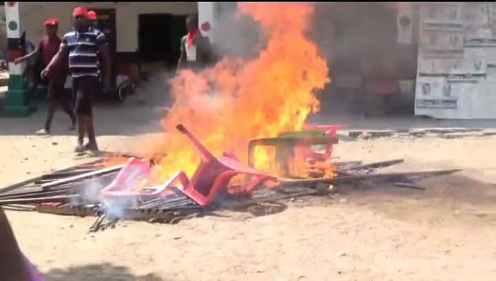 Irate NDC youth set ablaze Talensi NDC office over DCE nominee