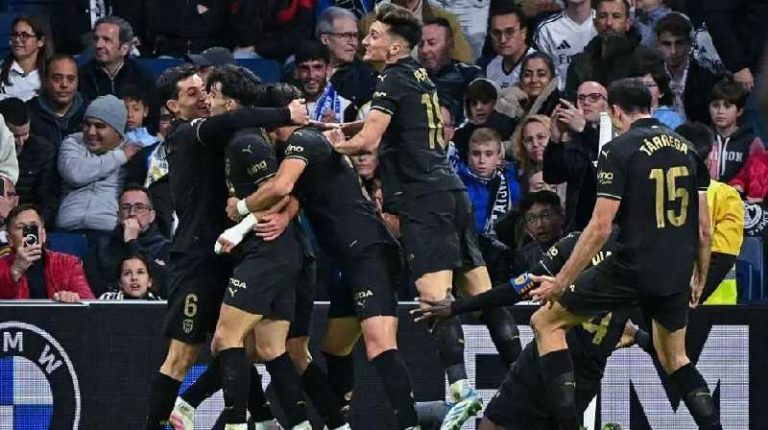 Valencia stun Real Madrid with 95th-minute winner
