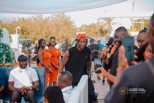 Stonebwoy and Kwabena Kwabena rock Volta Region in charity-fueled Easter celebration