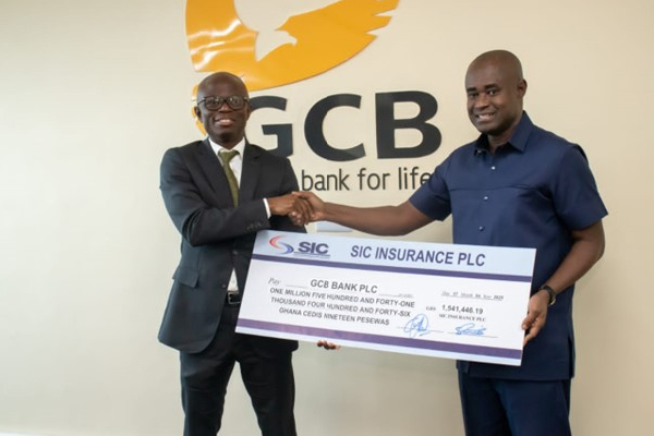 SIC Insurance settles GH¢1.54m claim to GCB Bank