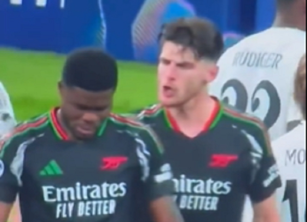 Watch the moment Declan Rice scolded Partey after ‘unnecessary’ yellow card