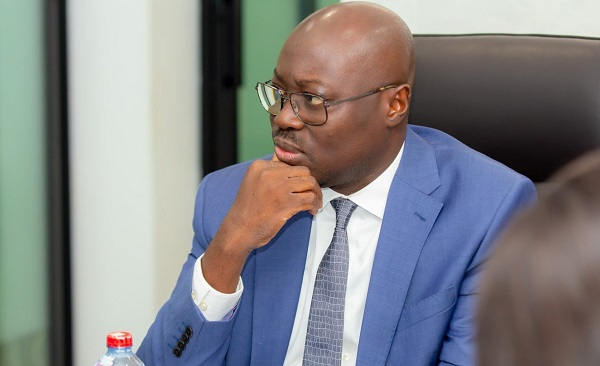 Finance minister must be decisive in tackling 10% US tariff
