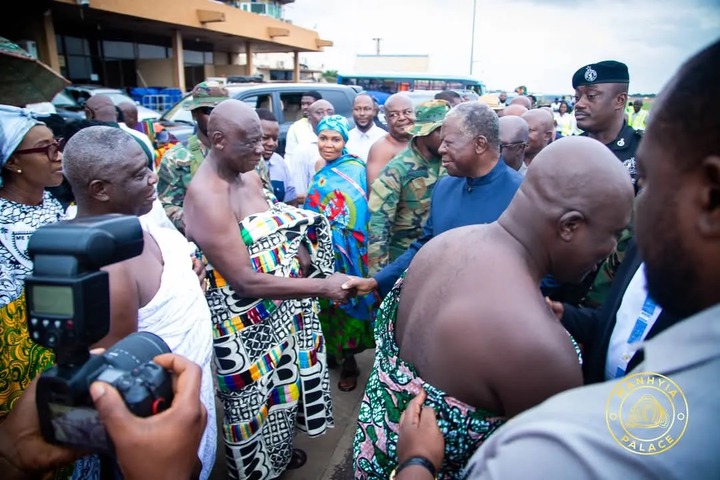 Otumfuo Osei Tutu II Returns to Kumasi Amid Grand Royal Welcome
