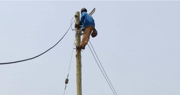 Assemblyman repairs streetlights to curb crime in electoral area