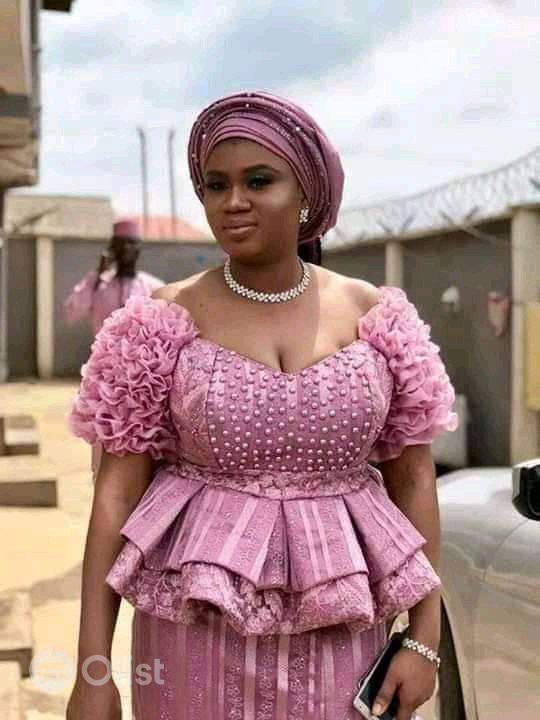Decent and Gorgeous Skirts and Blouses Single and Married Women Can Add to Their Wardrobe