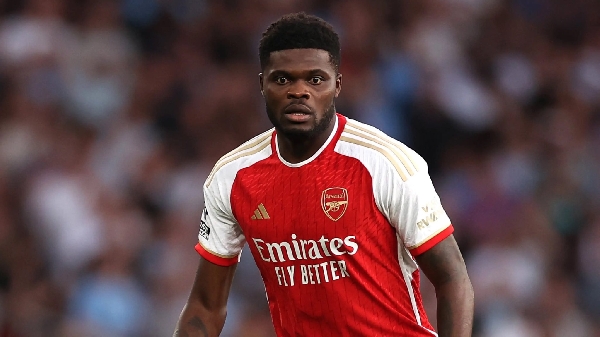 Football fans, pundits blame Arsenal’s 1-0 defeat to PSG on Partey’s absence