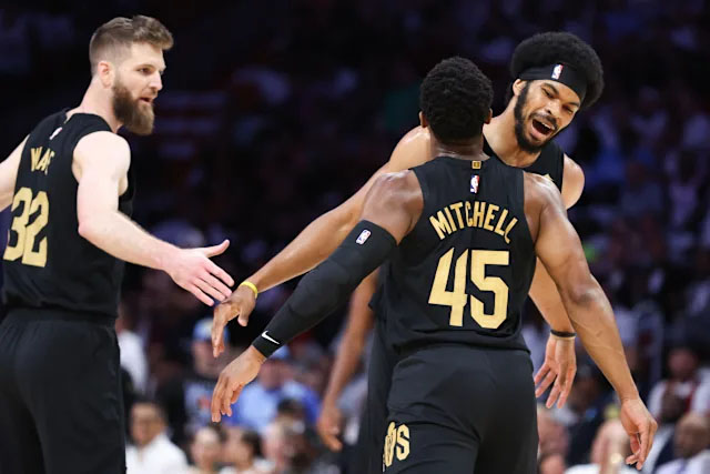Cavaliers Sweep Heat With Historic 55-Point Win
